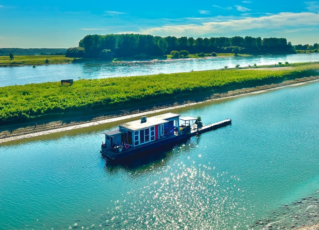 Hafen Perle Hausboot auf dem Rhein bei Hitdorf
